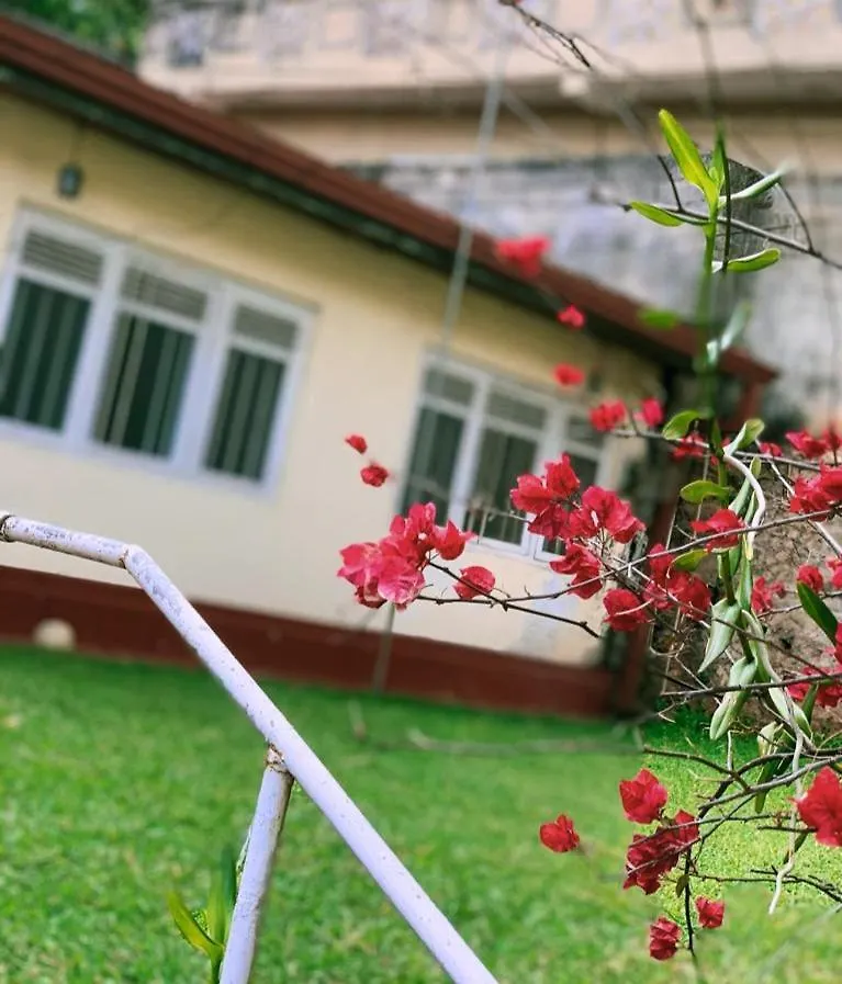 No 06 Veediya Bandara Lane Bahirawakanda Kandy Séjour à la campagne
