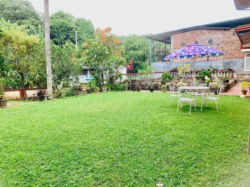 Casa di campagna No 06 Veediya Bandara Lane Bahirawakanda Kandy